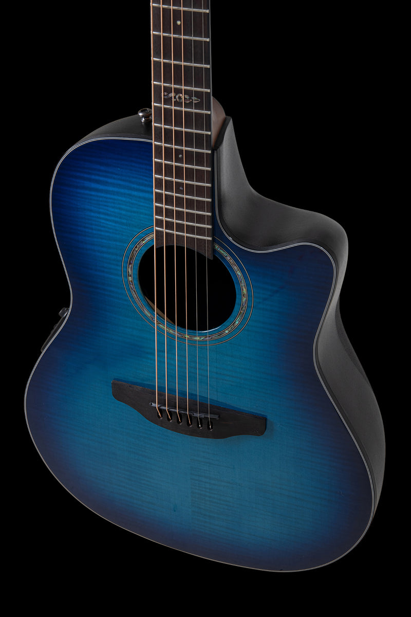 Ovation Celebrity Traditional Plus CS24P-BLFL-G – Guitarra Electroacústica Flamed Maple