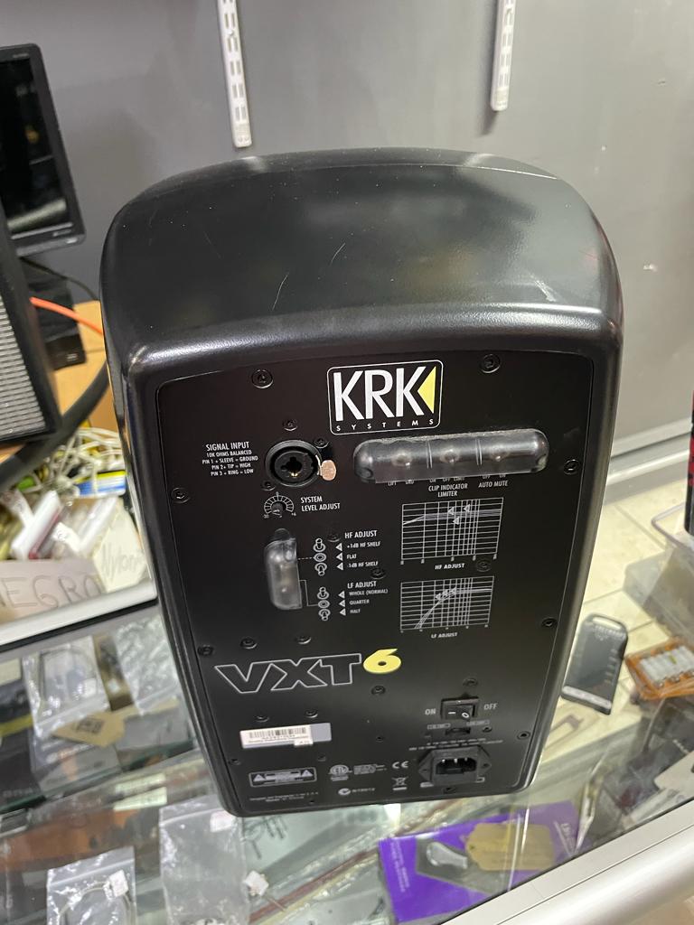 Monitor de estudio KRK VXT6 (USADO)
