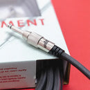 Detalle de conector Neutrik en cable Aguilar para bajo eléctrico.
