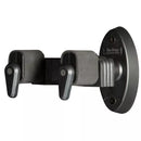 Vista frontal del colgador On-Stage GS8130 montado en pared