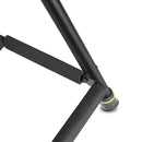 Detalle del soporte acolchado del Gravity GGSMG05 que protege el acabado de los instrumentos.