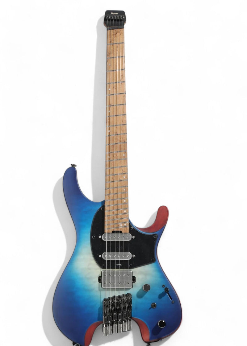 Vista frontal de la Ibanez QX54QM en color Blue Sphere Burst