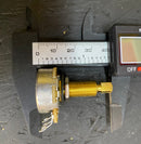 Potenciómetro CTS de poste largo con curva lineal para guitarras de tapa gruesa.